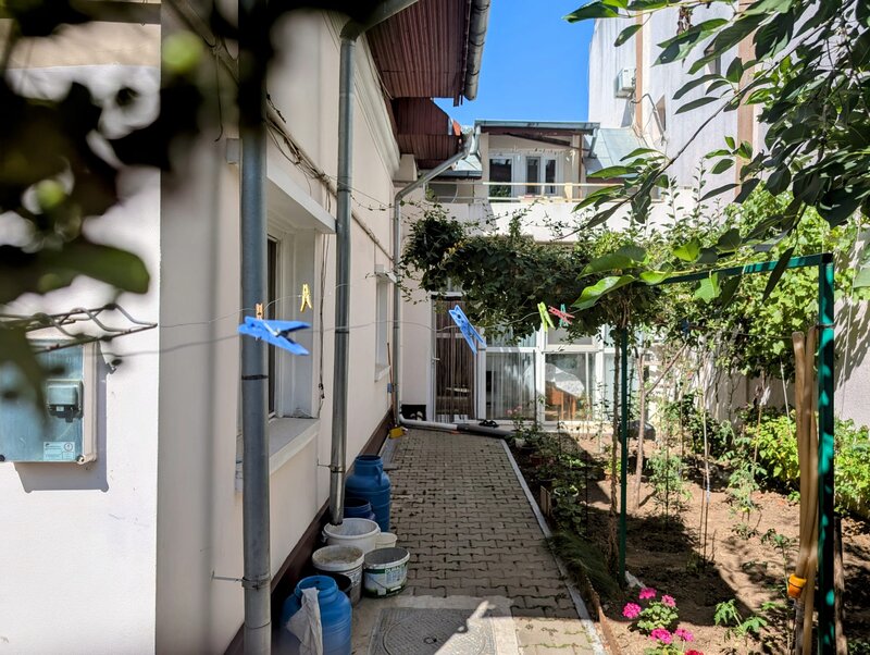 Brancoveanu aproape de metrou si parc, P+M pretabil spatiu birouri/locuinta