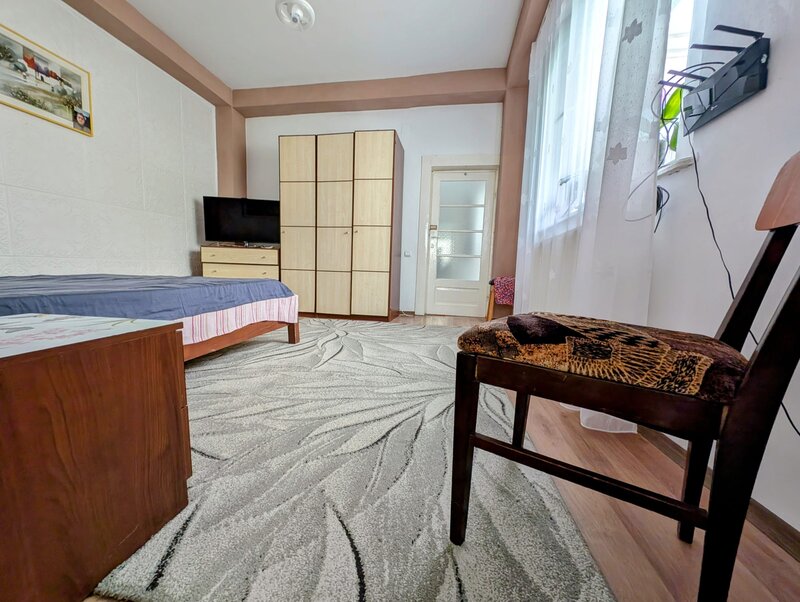 Brancoveanu aproape de metrou si parc, P+M pretabil spatiu birouri/locuinta