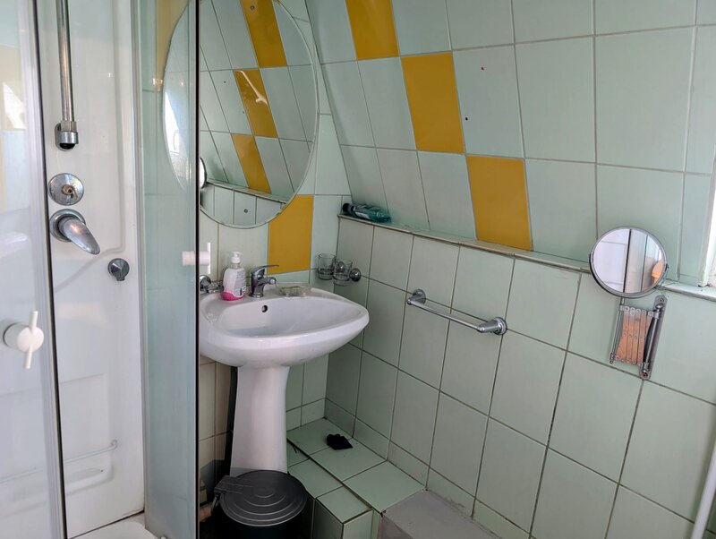 Brancoveanu aproape de metrou si parc, P+M pretabil spatiu birouri/locuinta