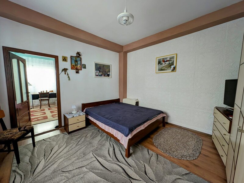 Brancoveanu aproape de metrou si parc, P+M pretabil spatiu birouri/locuinta