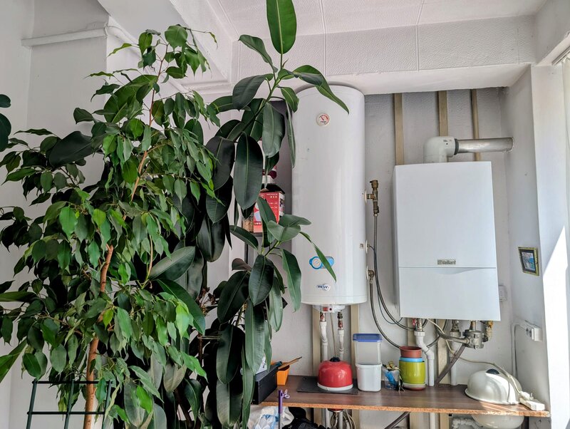 Brancoveanu aproape de metrou si parc, P+M pretabil spatiu birouri/locuinta